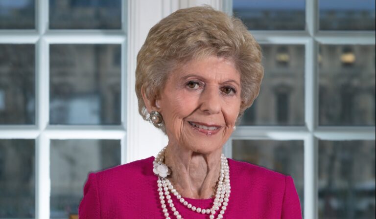 Hélène Carrère d'encausse fortune
