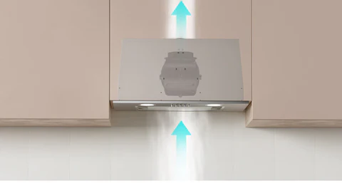 Hotte encastrable installée dans une cuisine moderne